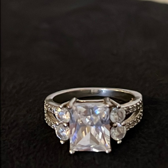Sterling Silver 925 crystal ring size 7.75 - Picture 2 of 3